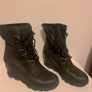 Sorel size 7.5 black leather wedge boots